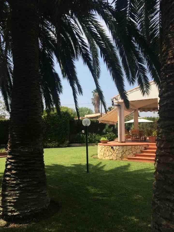Le Tre Palme Villa Fontane Bianche Exteriör bild