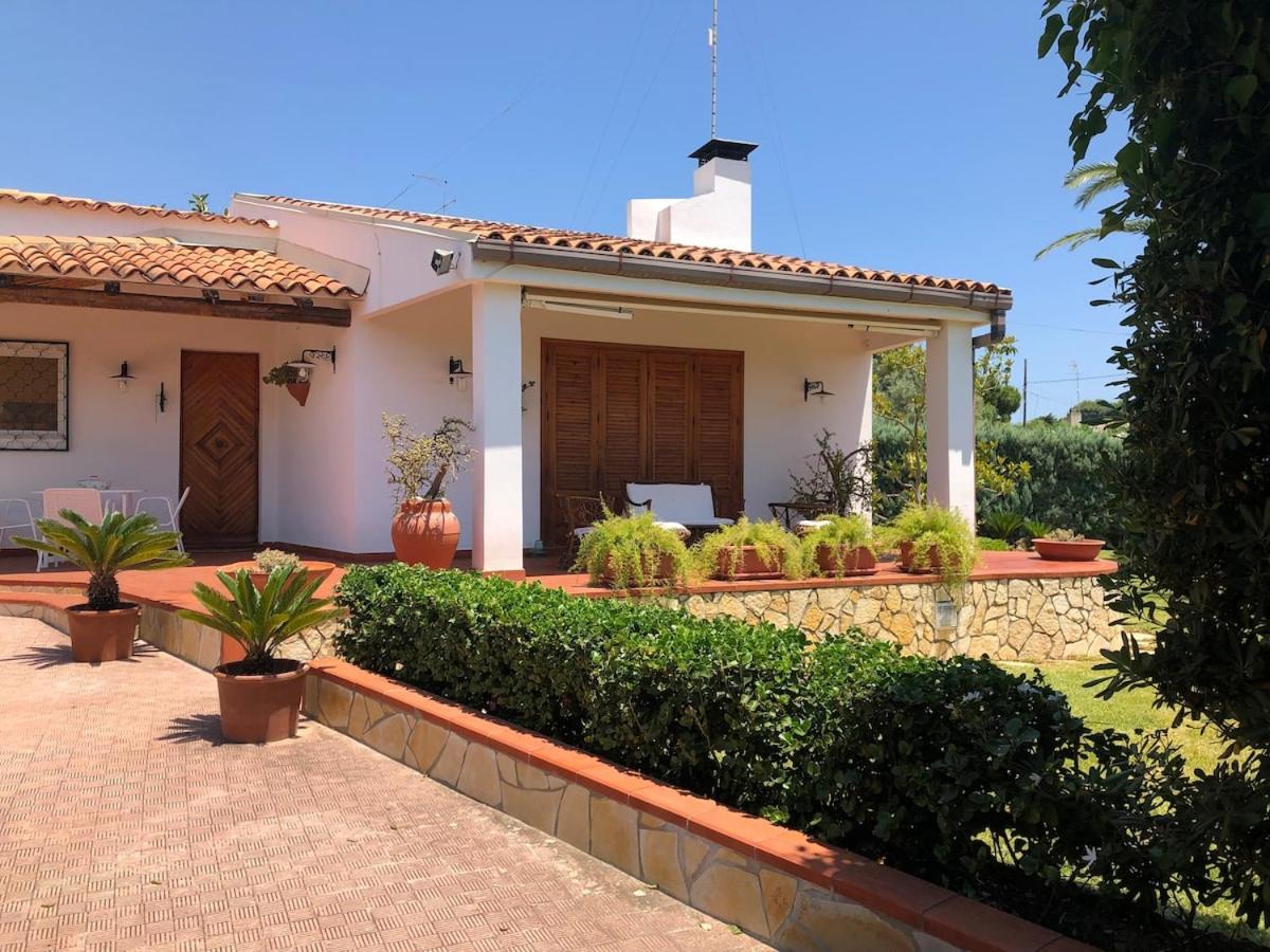 Le Tre Palme Villa Fontane Bianche Exteriör bild